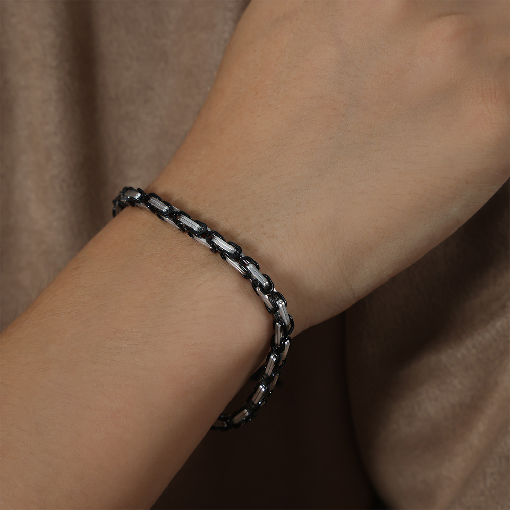 Fashionable Retro 18K PVD Gold Plated Titanium Steel Luxe Bracelet for Women - Image 5