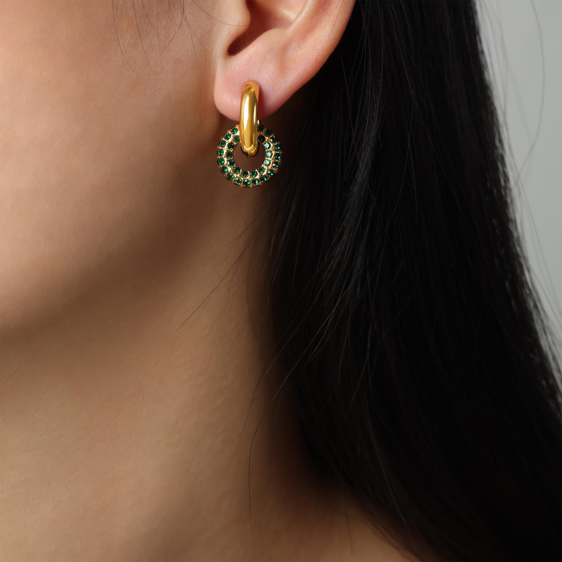 European luxurious zircon round earrings titanium steel 18k PVD gold plated lightweight vintage jewelry for women - Image 7