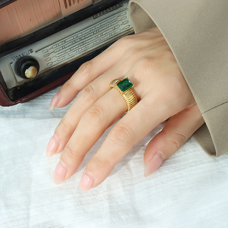 European High-End Fashion Geometric Crystal Inlaid CZ Twist Ring Titanium Steel Gold Plated Jewelry - Image 6