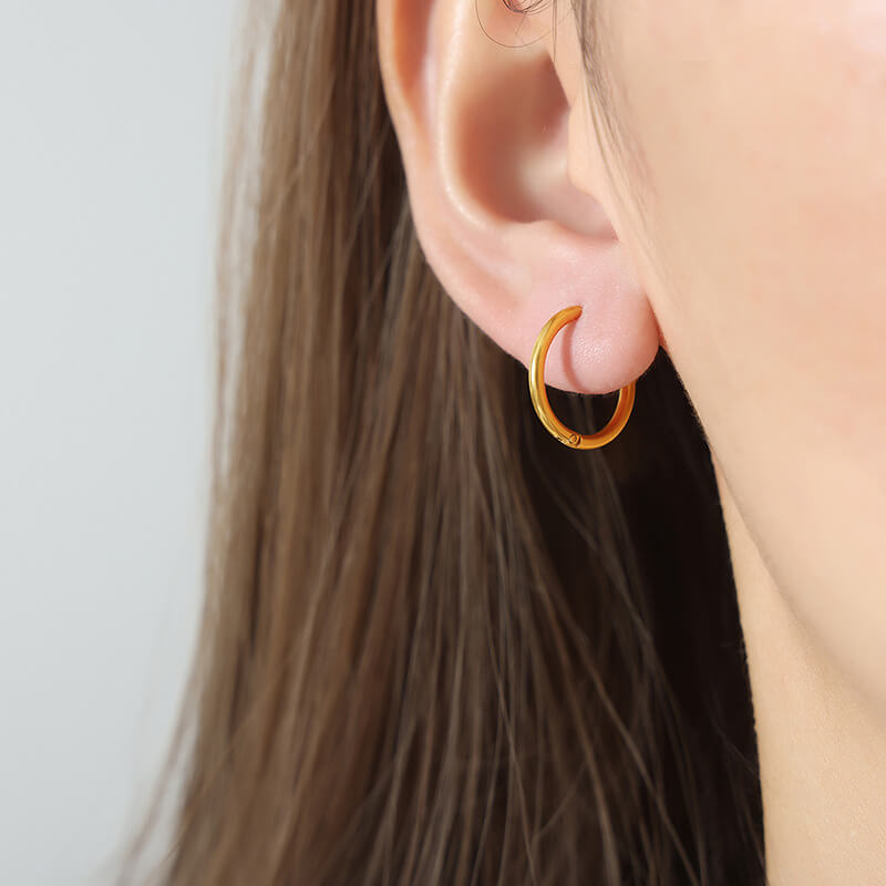 European cross-border niche luxurious lightweight circle earrings titanium steel 18k PVD gold plated jewelry for women - Image 8