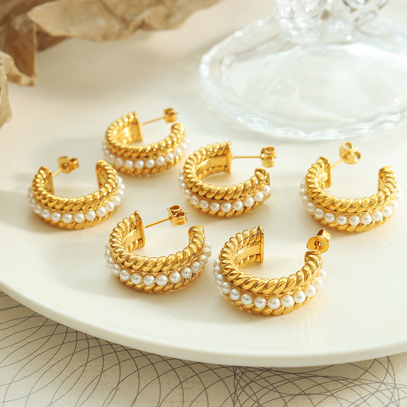 Gender-Neutral French Style C-Shape Pearl Inlay Vintage Titanium Steel Earrings 18K PVD Gold Plated Jewelry - Image 2
