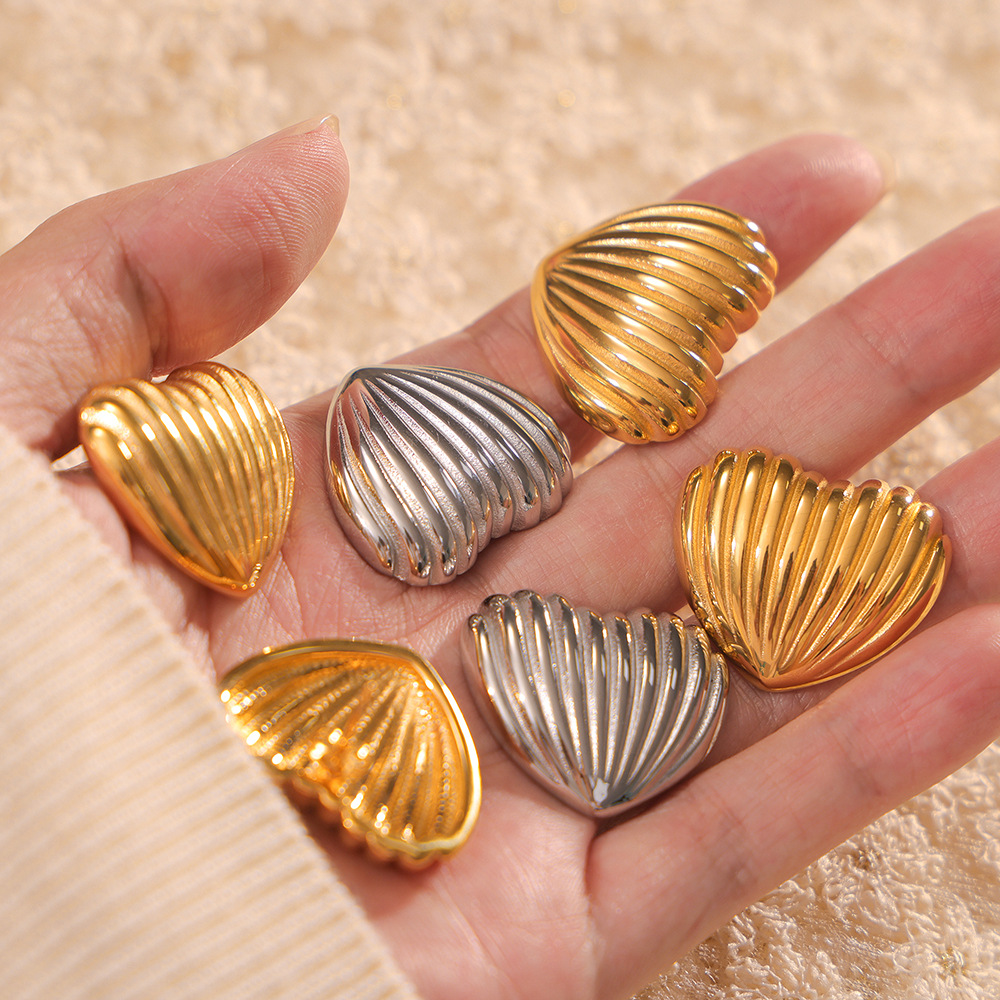 Korean Simple Elegant Sweet Heart-Shaped Earrings with Vertical Stripe Design Titanium Steel 18K PVD Gold Plated - Image 2