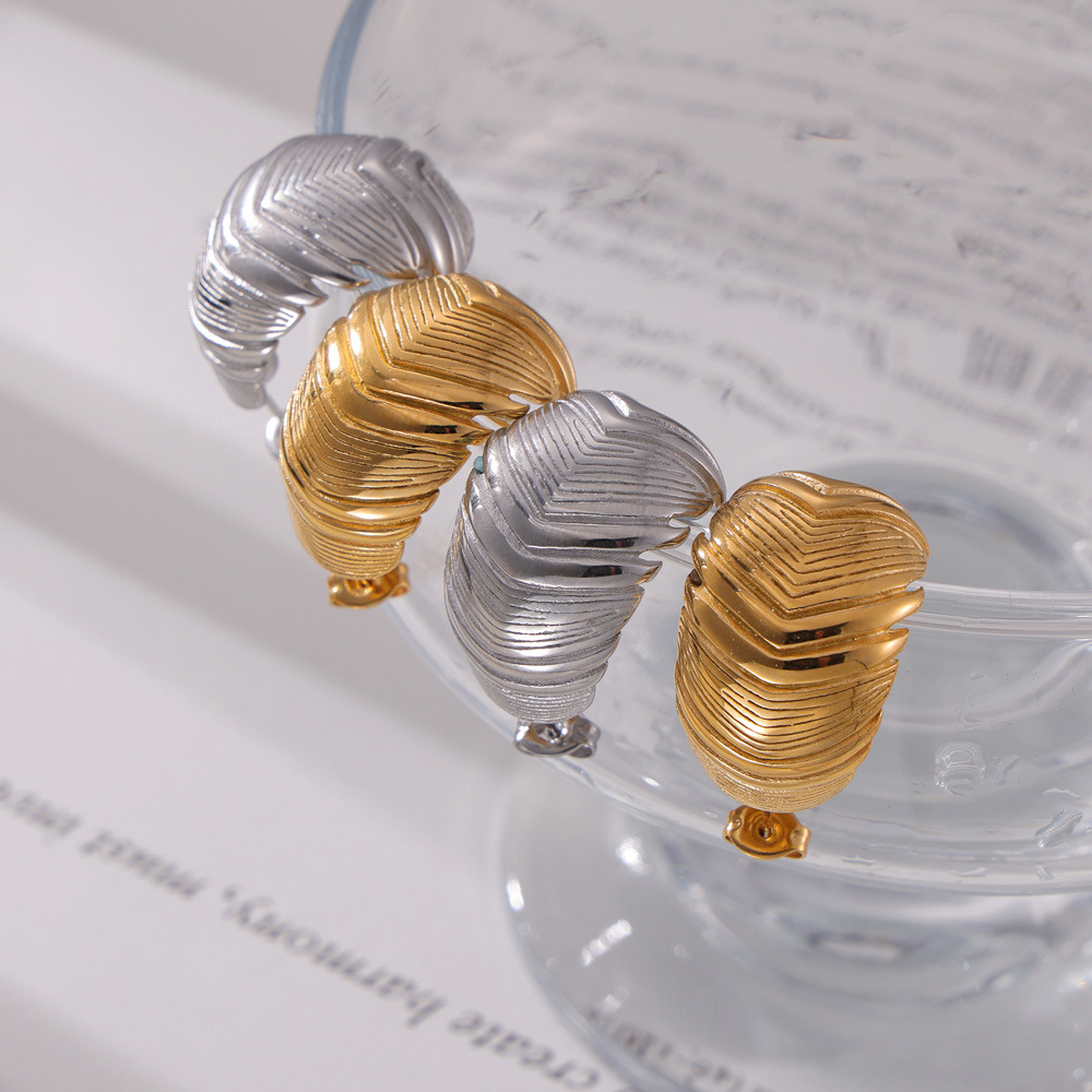 Chic Style Minimalist Elegant Feather Shaped Geometric Textured Design Titanium Steel 18K PVD Gold Plated Earrings for Women - Image 2