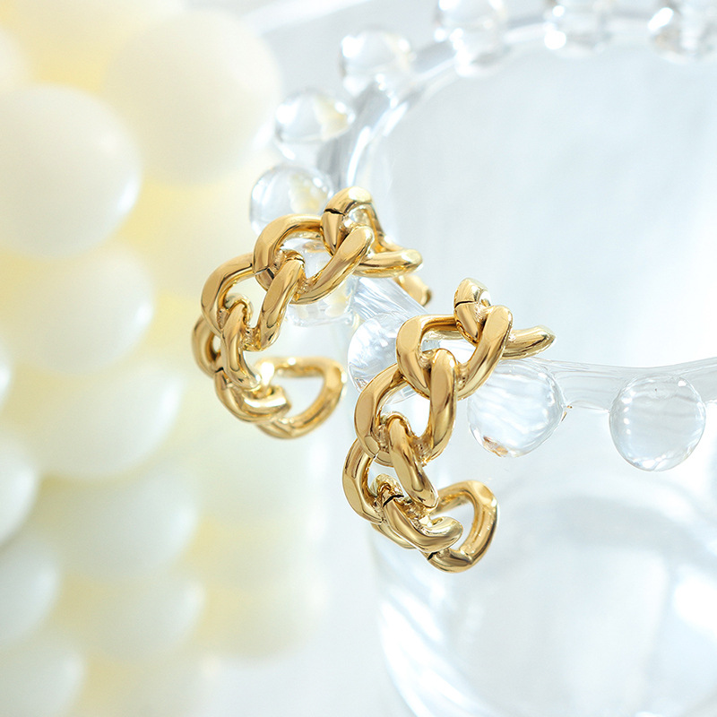 European and American Minimalist Twisted Hollow C-Shaped Earrings 18K PVD Gold Plated Titanium Steel Studs Unique Design - Image 3