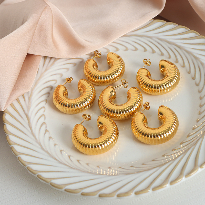 European New Fashion Unique High-End Titanium Steel Gold-Plated Geometric Earrings with Textured Design for Women - Image 3