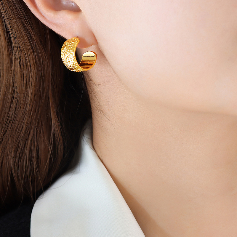 Vintage Engraved Titanium Steel Hoop Earrings Cool Minimalist Versatile Non-Fading Stylish Earrings 18K PVD Gold Plated Jewelry - Image 4