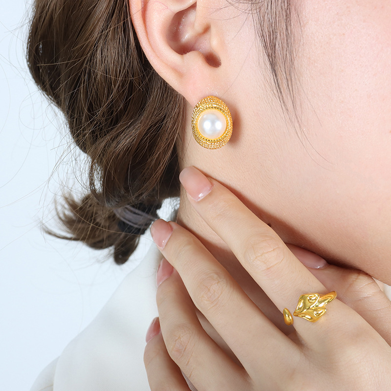 Vintage Neutral Style Summer Pearl Inlay Titanium Steel C-Shape Luxury Earrings 18K PVD Gold Plated - Image 4