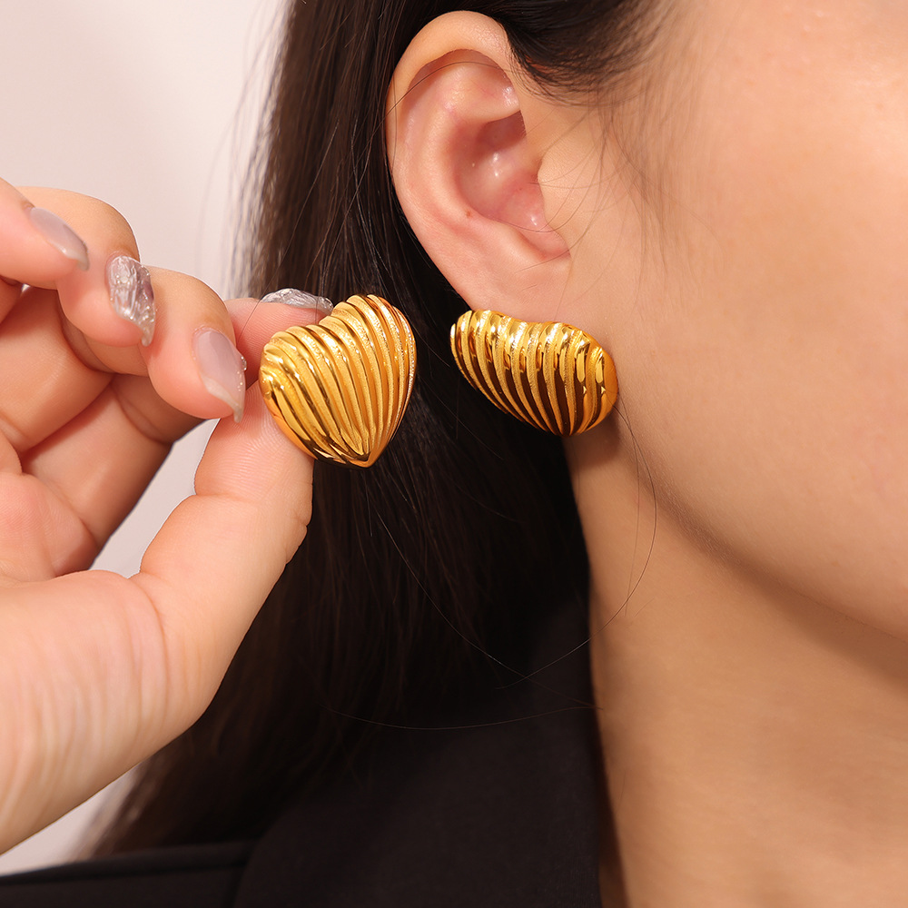 Korean Simple Elegant Sweet Heart-Shaped Earrings with Vertical Stripe Design Titanium Steel 18K PVD Gold Plated - Image 4
