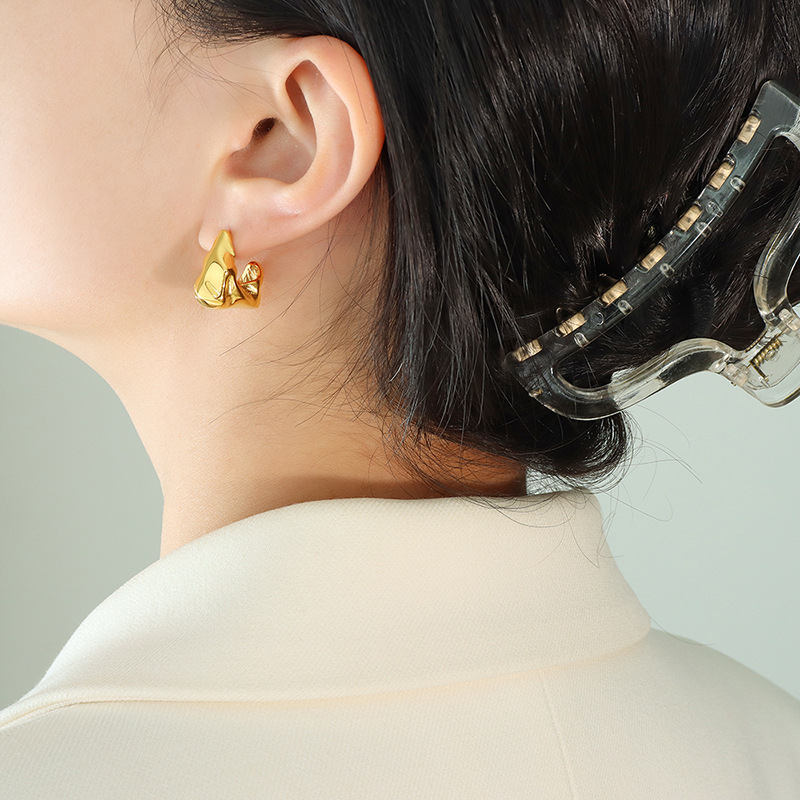 Titanium Steel 18K PVD Gold Plated Irregular Geometric Texture Earrings Unique Neutral Design for Wholesale - Image 4