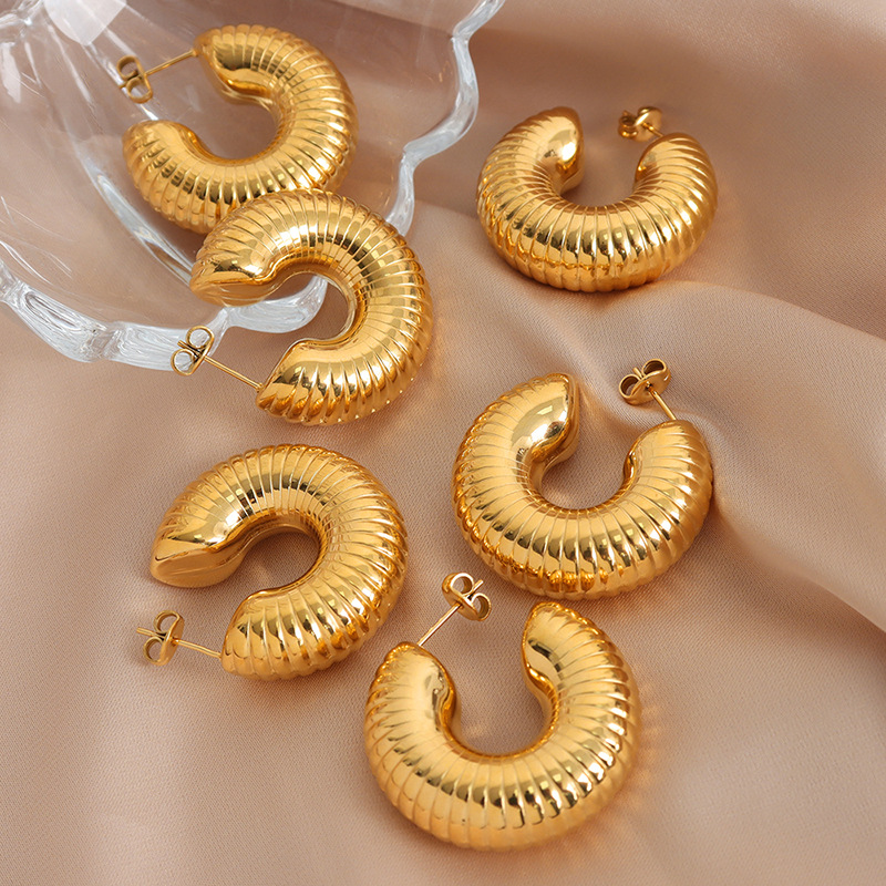 European New Fashion Unique High-End Titanium Steel Gold-Plated Geometric Earrings with Textured Design for Women - Image 4