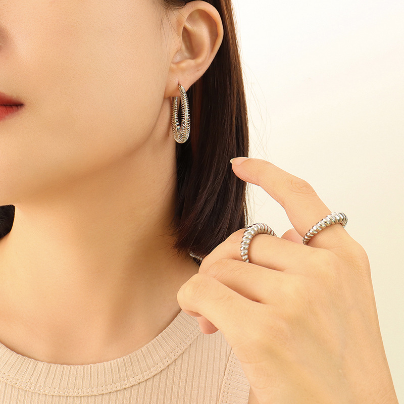 European Retro Versatile Hot-Selling Titanium Steel Gold-Plated Spring Line Earrings Non-Fading Jewelry for Women - Image 4