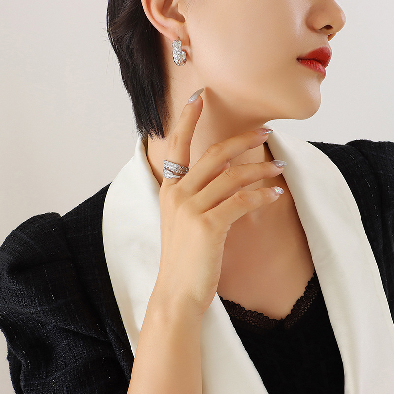 European Forged C-Shape Earrings 18k PVD Gold Plated Stainless Steel Minimalist Jewelry for Women Wholesale - Image 4
