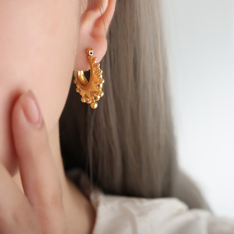 Chic European and American Hip-Hop Fashion Elegant Crown Horseshoe Steel Bead Design Luxury Titanium Steel Earrings - Image 5