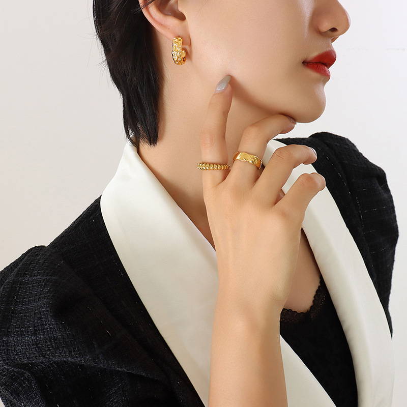European Forged C-Shape Earrings 18k PVD Gold Plated Stainless Steel Minimalist Jewelry for Women Wholesale - Image 5